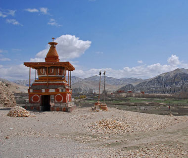 Lower Mustang Trekking